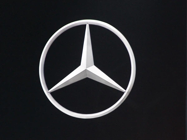 Semnalizare pentru showroom-uri auto Mercedes-Benz